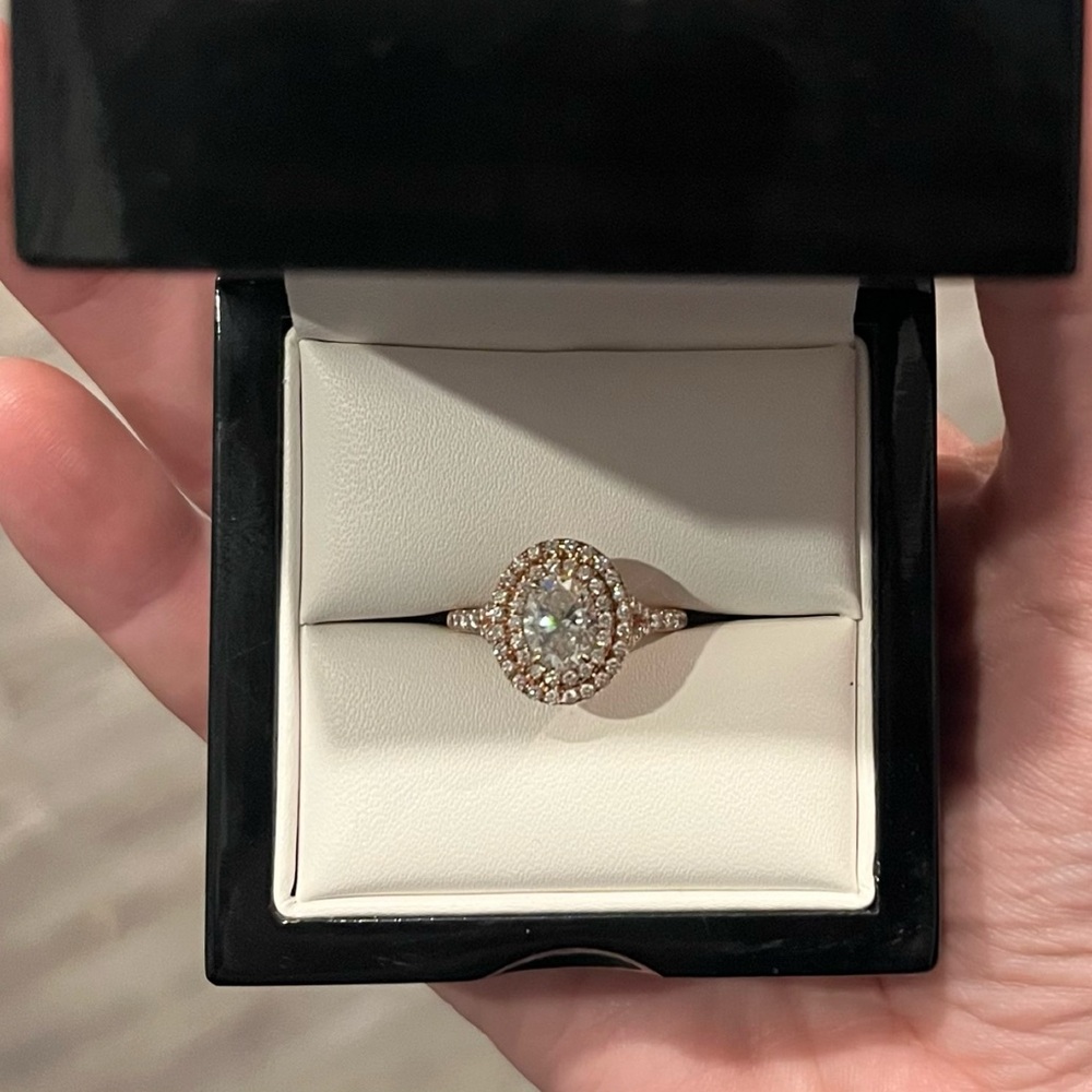 STUNNING 14k Rose Gold Oval Diamond Ring!